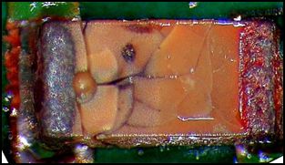 Thermisch überlastete Keramik-SMD-Kondensatoren Thermisch überlastete und zerstörte Keramik-SMD-Kondensatoren